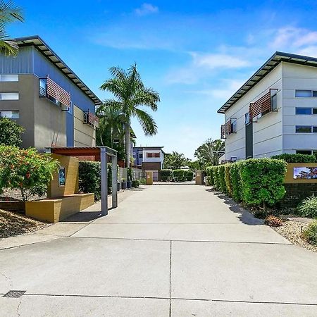 Quarterdecks Retreat Villa Urangan Екстериор снимка