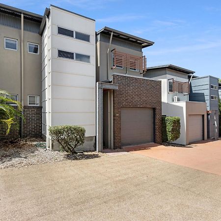 Quarterdecks Retreat Villa Urangan Екстериор снимка