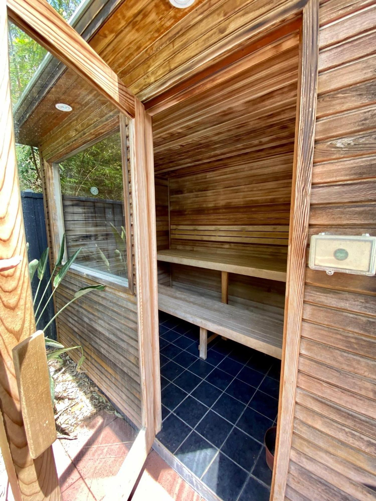 Quarterdecks Retreat Villa Urangan Екстериор снимка