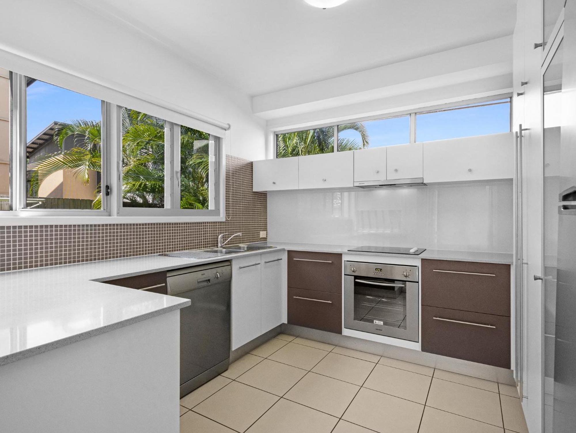 Quarterdecks Retreat Villa Urangan Екстериор снимка
