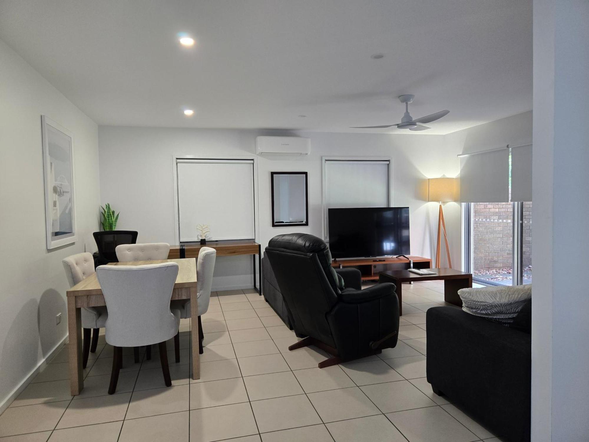 Quarterdecks Retreat Villa Urangan Екстериор снимка