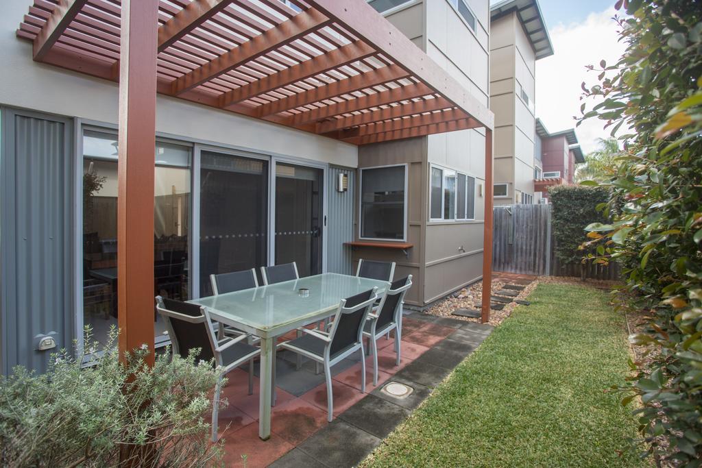Quarterdecks Retreat Villa Urangan Екстериор снимка